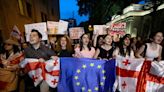Georgia pro-EU protesters erect barricades outside parliament after crackdown