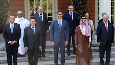 Pedro Sánchez se reúne con el Grupo de Contacto sobre Gaza y recibe el agradecimiento de los países árabes