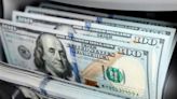 Dólar blue lidera la baja, cae $30 y se vende a $1.350