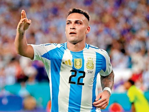 Messi-less Argentina beat Peru thanks to Martinez brace