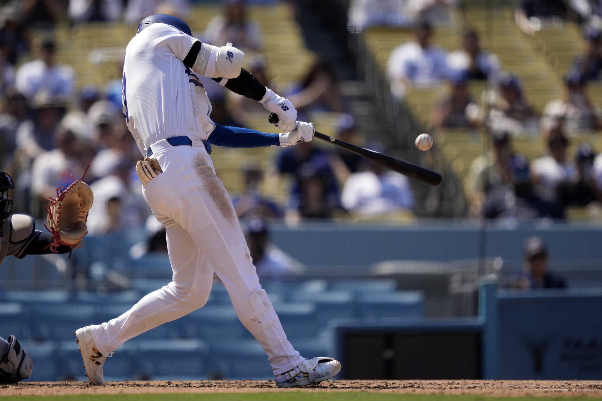 Shohei Ohtani hits 46th homer to tie career high on sweltering day at Dodger Stadium