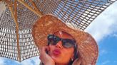 Alessandra Ambrosio abre álbum das férias em Ibiza