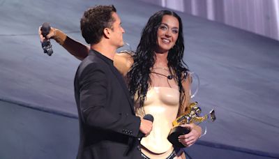 Orlando Bloom Presents Katy Perry With MTV VMA Video Vanguard Award