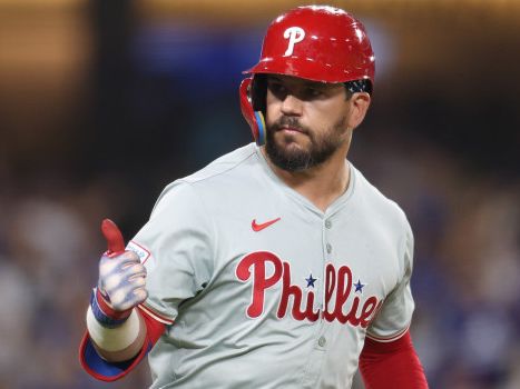 MLB》爭議判決成轉捩點，Kyle Schwarber 三響砲七打點助費城收下系列賽勝利 - MLB - 棒球 | 運動視界 Sports Vision