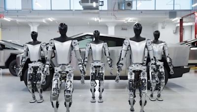 Tesla tendrá robots humanoides trabajando en sus fábricas en 2025 - La Tercera