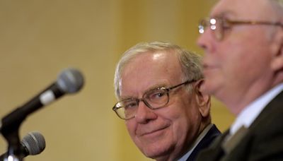 The Poignant Moment When Warren Buffett Called for ‘Charlie’ at Berkshire’s Meeting