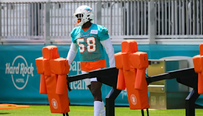 Shaquil Barrett Put Miami Dolphins in Seriously Bad Spot | Deadspin.com