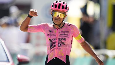 Richard Carapaz rides clear to win stage 17 of Tour de France