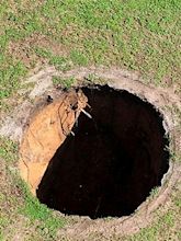 New hole opens up at site of fatal 2013 Florida sinkhole - Chicago Tribune