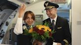 Pilot proposes to flight attendant girlfriend in front of passengers