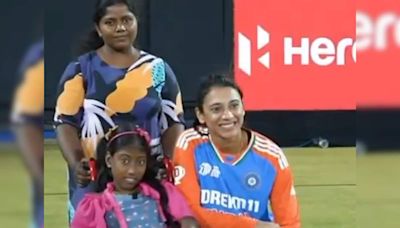 Smriti Mandhana Gifts Wheelchair-Bound Girl Mobile Phone After India Match In Asia Cup | Cricket News