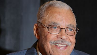 James Earl Jones deixou contrato assinado permitindo reprodução de sua voz por IA; entenda