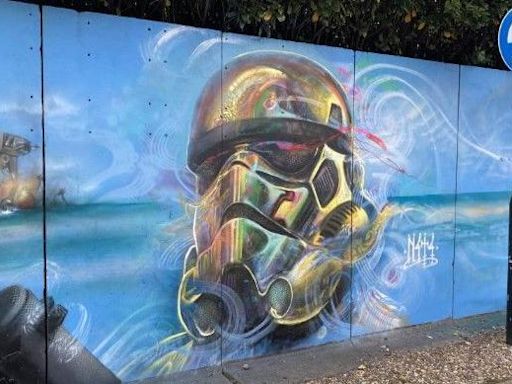 Star Wars director says mural better than Oscar