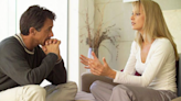 Un psicólogo recomienda tener conversaciones incómodas con tu pareja