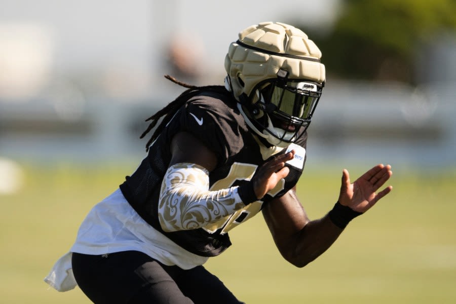 Saints linebacker Demario Davis exits Wednesday’s practice with a hamstring injury