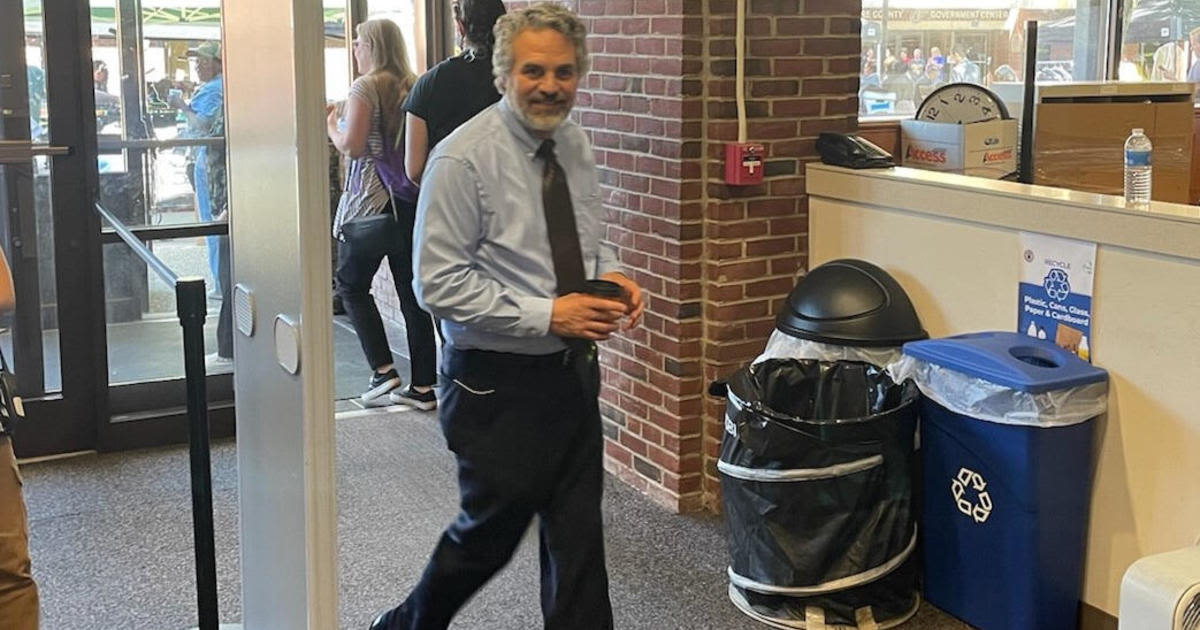 Mark Ruffalo visits Delaware County Courthouse to film HBO limited series "Task"