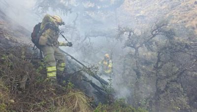 Trabajos de enfriamiento continúan en el Parque Tunari tras incendio