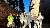 La visita sorpresa y privada del rey Felipe a Medinaceli: de su almuerzo con amigos al paseo por el casco antiguo
