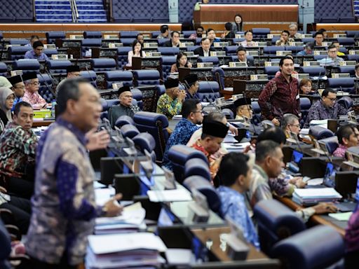 What is ‘Qunut Nazilah’, and why were Perikatan MPs criticised for reciting it in Parliament?