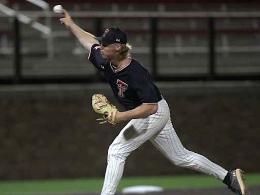 Record-breaking Texas Tech baseball defense can't hold on to lead against Kansas