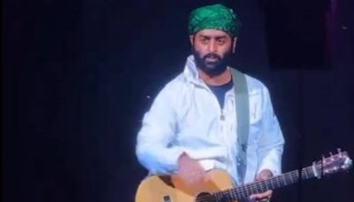 Arijit Singh apologises to female fan; schools security for holding her neck: ‘Not fair to grab somebody like that’