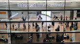 Los agentes de fronteras en los aeropuertos británicos están llamados a la huelga en Navidad