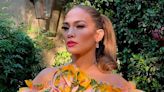 Resuelto el misterio del look de invitada más primaveral de Jennifer Lopez