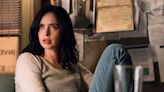 Guionista de Jessica Jones y Supergirl revela cómo es la explotación laboral de los estudios hacia los escritores