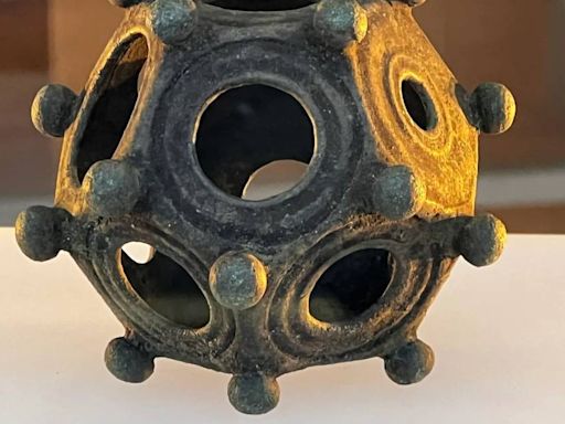 12-sided Roman relic baffles archaeologists, spawns countless theories