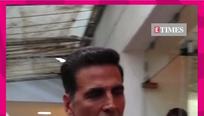 Akshay Kumar Snapped by Paparazzi During 'Sarfira' Promotion! | Entertainment - Times of India Videos