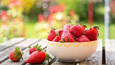 Keep your strawberries fresh for longer with this easy vinegar storage tip