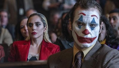 JOKER: FOLIE À DEUX Stills Feature Joker And Harley Quinn In Court And A Possible Arkham Breakout