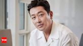 ‘Hijacking’ star Ha Jung-woo sets the record straight on marriage rumors - Times of India