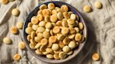 A Sprinkle Of Seasoning Will Give Boring Oyster Crackers A Flavorful Punch