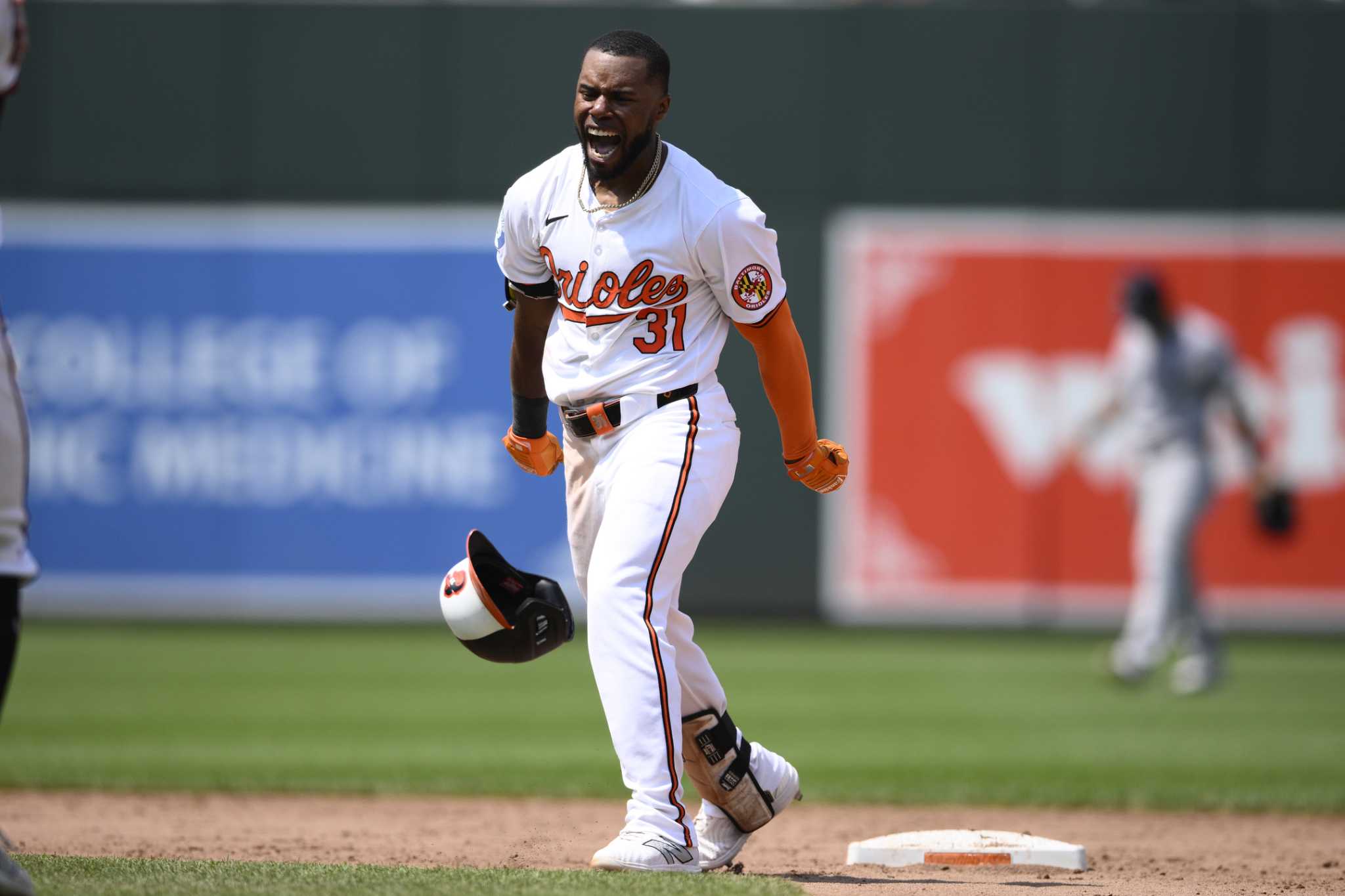 Orioles stay in first place thanks to Yankees' miscues, beat New York 6-5 on Mullins' double in 9th