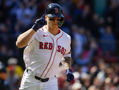Red Sox outfielder Tyler O’Neill returns to Boston for tests on sore right knee - The Boston Globe
