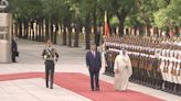 Xi holds welcome ceremony for Bahrain's king