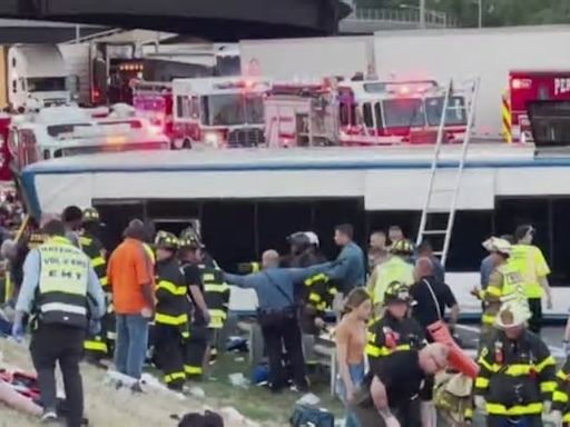 7 people injured after NJ Transit bus crashes into ditch