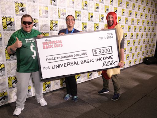 Fox Surprises Comic-Con Attendee With $3,000 Prize at ‘Universal Basic Guys’ Panel