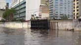 Vídeo: comporta é aberta para escoar água do centro de Porto Alegre