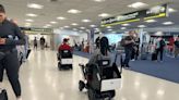 Estas son las sillas eléctricas autónomas que te ayudan a moverte por el Aeropuerto Internacional de Miami