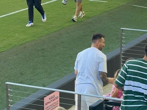 Lionel Messi fue a ver al Inter Miami vs. Toronto: con una bota y rengueando