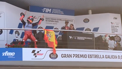 Marc Márquez lo da todo en el podio del Gran Premio de España de Jerez