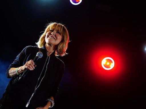 Glasgow icon Lulu cries on stage in emotional moment at Glastonbury