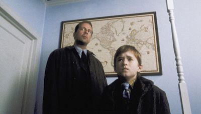 Haley Joel Osment recuerda los mensajes que le dejaba Bruce Willis en el contestador tras El sexto sentido