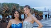 Salma Hayek y su hijastra, Mathilde Pinault, unidas hasta en sus looks en una cena de gala en Venecia