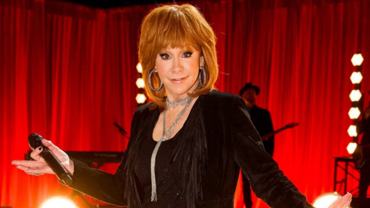 The Surprising Way Reba McEntire Is Able to Film The Voice And Her New Comedy Happy's Place At The Same Time