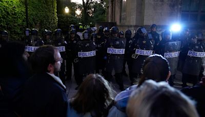 University of Chicago dismantles anti-Israel encampment as students claim they were ‘ambushed’ while sleeping