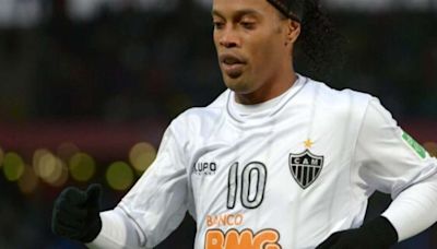 Atlético-MG e Ronaldinho selam novo acordo para pagamento de dívida de R$ 4 mi
