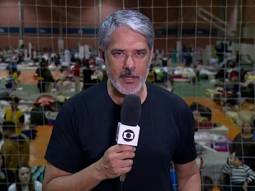 William Bonner comenta papel do jornalismo e se emociona com carinho do público no RS